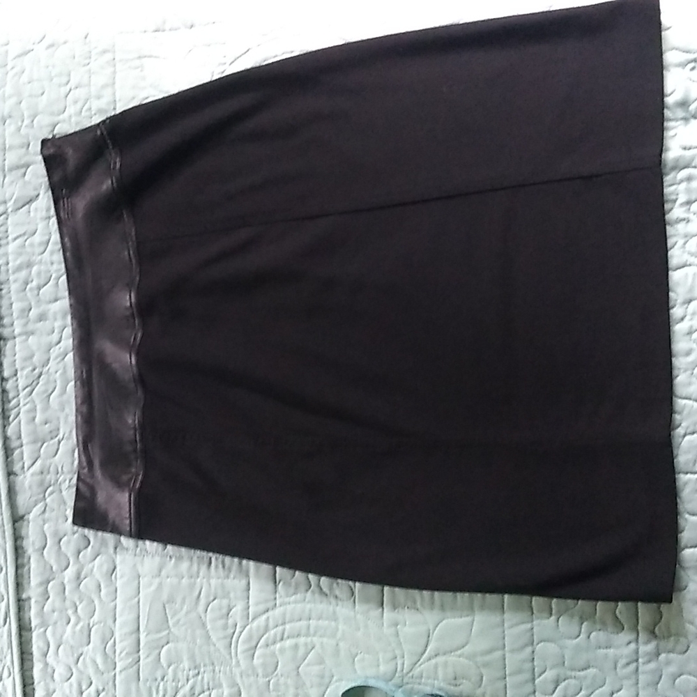 Dana Buchman black, A-line, knit skirt size Medium